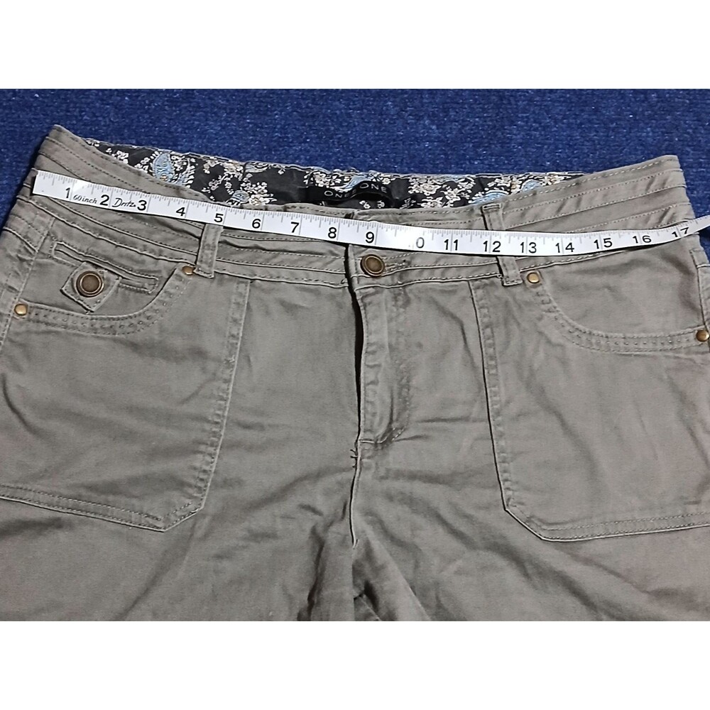 One 5 One Women's  Grey Shorts, Front & Back pockets 12 - Picture 8 of 9